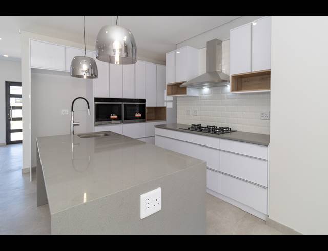 4 BEDROOM HOUSE FOR SALE IN SANDOWN